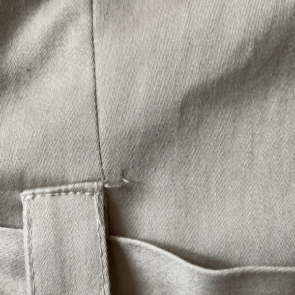 Chic cropped Trench Coat with Metal Stud detailing on Collar - Picture 9 of 16